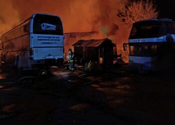 Пошкоджено судно у порту та знищені автобуси: РФ масовано вдарила по Одещині