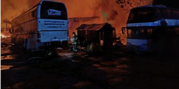 Пошкоджено судно у порту та знищені автобуси: РФ масовано вдарила по Одещині