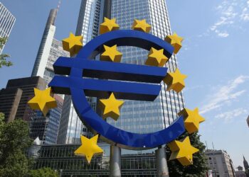 Застряглі 90 мільярдів від ЄС: Україна швидко не побачить грошей і не через Мадяра