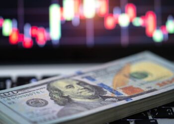 Долар падає, а євро різко підскочив: де вигідніше купувати валюту 9 квітня