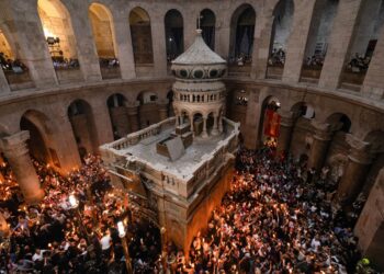 У Єрусалимі зійшов Благодатний вогонь