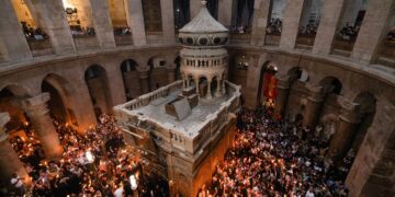 У Єрусалимі зійшов Благодатний вогонь