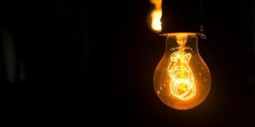 Ранковий удар по енергетиці: у Києві та області вводять обмеження потужності