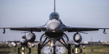 Масована атака РФ по Україні частково паралізувала авіасполучення у Польщі: деталі