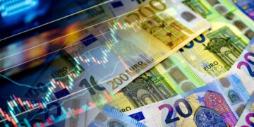 Євро знову побив рекорд, долар теж зріс: курс на 21 квітня і що впливає на валюту