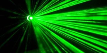 Космічні польоти без ракетного пального: вчені тестують лазерну тягу