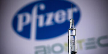 Польща та Румунія мусять сплатити мільярди євро Pfizer за недопоставлені COVID-вакцини