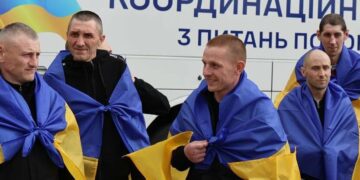 Довгоочікуване повернення: Україна звільнила своїх захисників