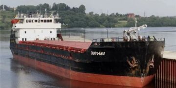 Біля окупованої Херсонщини затонуло російське судно з пшеницею: що відомо