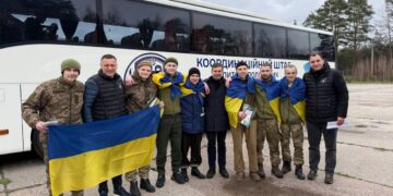 Україна повернула сімох цивільних із російського полону