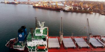 Росіяни дронами атакували судно у Чорному морі, що йшло в Україну