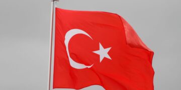 Ще одна країна НАТО розглядає участь у розмінуванні Ормузької протоки