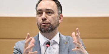 За кількасот метрів впали ракети: глава МЗС Бельгії ледь не потрапив під обстріл в Лівані