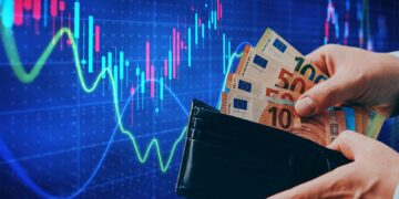 Євро підскочило, долар впав: курс на 2 квітня та як заяви Трампа впливають на валюту