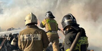 Росіяни поскаржились на вибухи  в Твері: ЗМІ пишуть про влучання в районі нафтобази