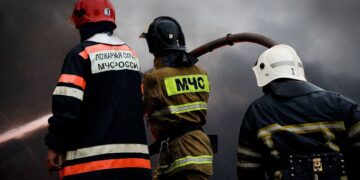 Орськ і Перм прокинулися від вибухів, горить нафтова інфраструктура (фото, відео)