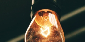 Раптові знеструмлення в Києві й області: що відбувається зі світлом