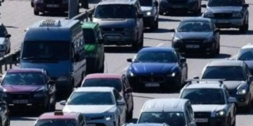 Масштабні затори в Києві: одна з найбільших магістралей перекрита, – ФОТО