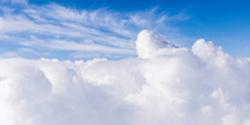 Київ “зникає” у небі: який знімок привернув увагу тисяч українців, – ФОТО