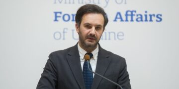 Україна та ЄС готують санкційний удар по “тіньовому зерновому флоту” Росії