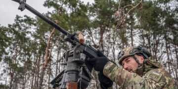 Прильоти балістики та сотні дронів у небі: ЗСУ розкрили деталі нічної атаки росіян