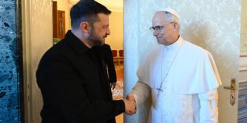 Зеленський і Папа Римський обговорили “великодню ескалацію” під час обстрілу РФ