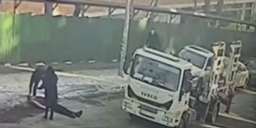 Удар і втеча: у Києві чоловік покинув жертву без допомоги