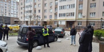 У Києві затримали водія, який влаштував стрілянину. Зброї в авто не знайшли
