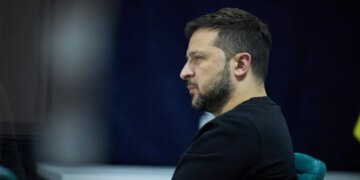 Зеленський: парад 9 травня у москві вперше за багато років без військової техніки, та українські дрони можуть пролетіти