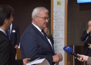 Україна не хоче бачити Шредера як перемовника від ЄС