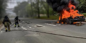 Обстріл Херсона 13 травня – росіяни вдарили по пожежному авто, постраждали двоє людей