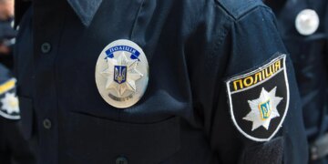 У Києві чоловік влаштував стрілянину, а потім зачинився у квартирі. Із стрілком ведуть перемовини