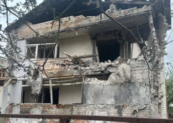 російські дрони атакували Чернігів – горить бензовоз, є постраждалі