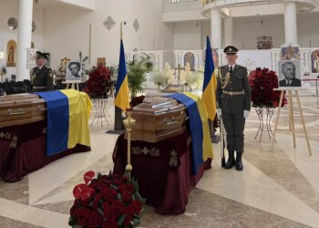 Прах лідера ОУН Андрія Мельника та його дружини привезли до Києва для вшанування
