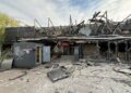 Посилки під завалами. Росіяни скинули КАБ на відділення “Нової пошти” в Краматорську