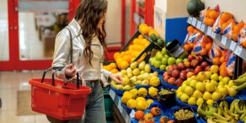Банани замість яблук: чому екзотика стала головною у кошику українців