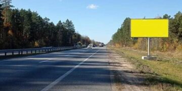 Скандал на трасі Київ – Житомир: відходи дорожніх робіт потрапили до річки