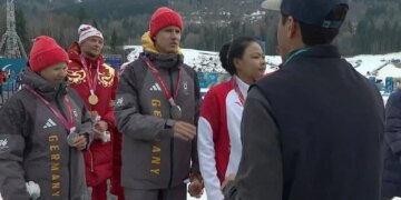 Паралімпійський комітет повідомив про хід справи щодо атлетів, які відвернулися убік, коли лунав гімн РФ