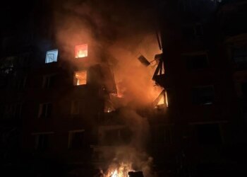 Росія вдарила по п’ятиповерховому будинку у Конотопі на Сумщині