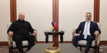 Умєров провів зустріч із главою МЗС Туреччини в Анкарі