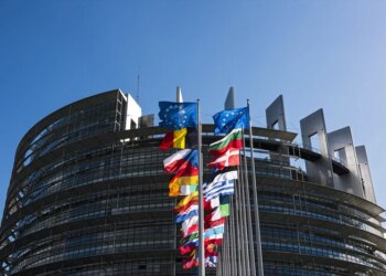 Євродепутат вербує колег для поїздки до Росії на форум Путіна – Politico