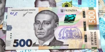 Середня зарплата в Україні у квітні зросла на 0,5% – Держстат