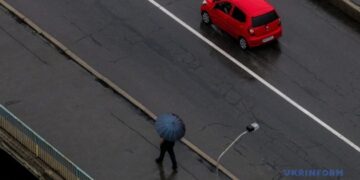 На вихідних в Україні – вітряно і дощ, вдень до +22°