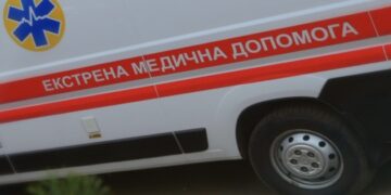 Росіяни атакували Херсон дронами та артилерією, є постраждалі