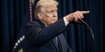 Трамп: Є два варіанти щодо Ірану — це або угода, або «рознести їх вщент»