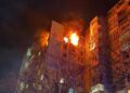 Через російську атаку в Одесі горять дві багатоповерхівки