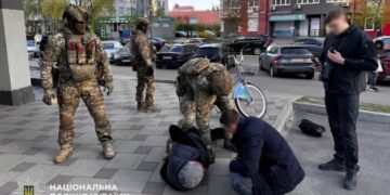 У Києві перекрили канал незаконної легалізації іноземців, серед яких громадяни РФ