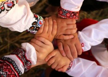 Українці з усього світу долучилися до глобальної кампанії Мінсоцполітики та СКУ «Вишиванка єднає»