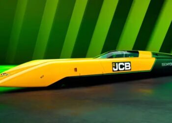 JCB готує найшвидший у світі автомобіль на водні