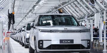 XPENG запускає перше в Китаї серійне роботаксі
